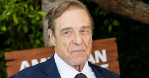 Read more about the article John Goodman shows off 200lb weight loss – but fans fear for his health