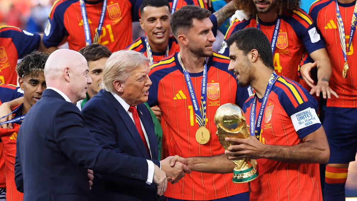 Read more about the article Lip Reader Reveals 4-Word Message Trump Repeated to EVERY Spain and Argentina Player After World Cup Final